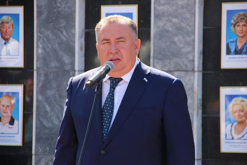 Олимпийский чемпион Илья Захаров попал на городскую доску почета