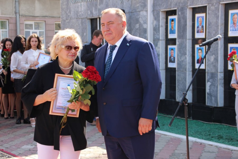 Олимпийский чемпион Илья Захаров попал на городскую доску почета