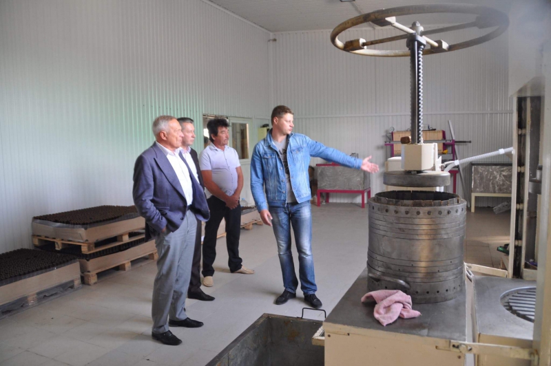 Василий Максимов: Одним из принципиальных показателей развития Ровенского района является создание новых предприятий