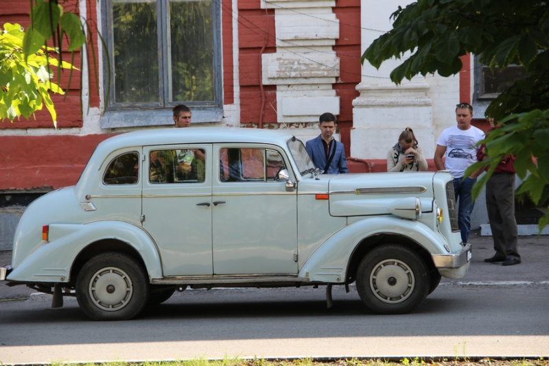 Саратовцам показали ретро-«Мерседесы», «Кадиллаки» и «полуторку»