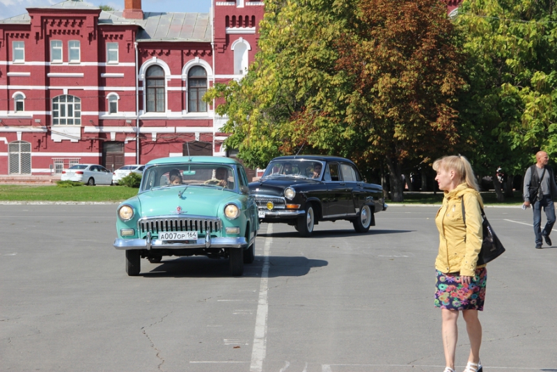Саратовцам показали ретро-«Мерседесы», «Кадиллаки» и «полуторку»