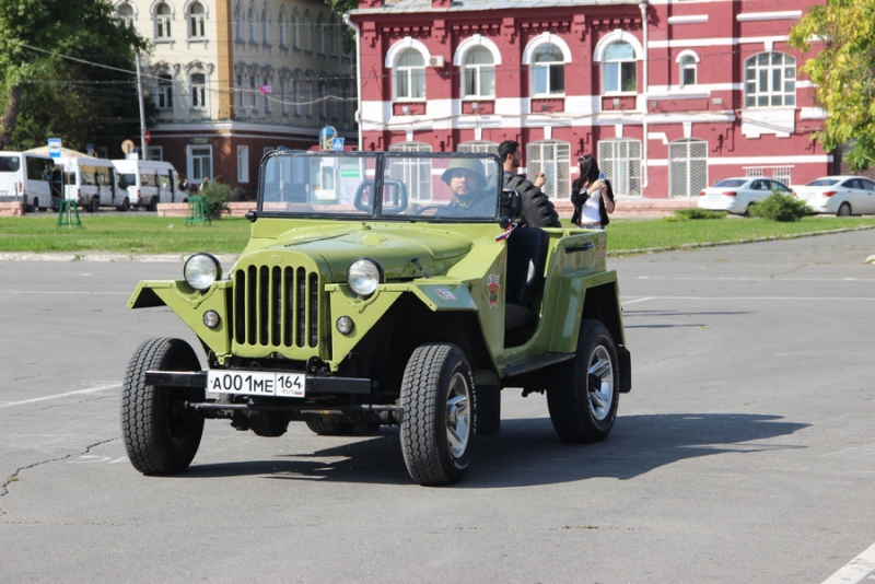 Саратовцам показали ретро-«Мерседесы», «Кадиллаки» и «полуторку»