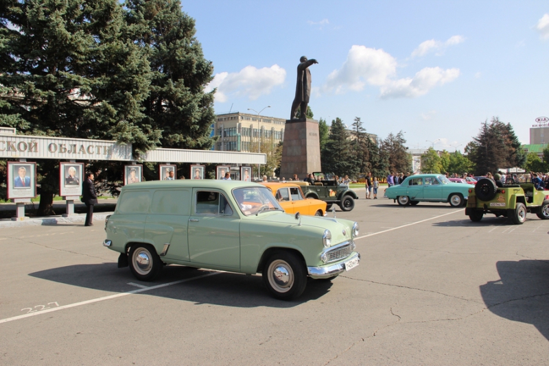 Саратовцам показали ретро-«Мерседесы», «Кадиллаки» и «полуторку»