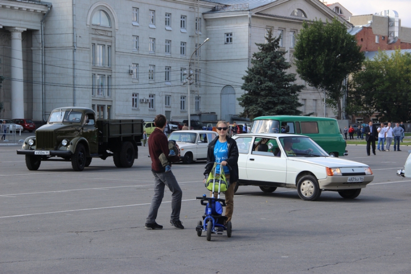Саратовцам показали ретро-«Мерседесы», «Кадиллаки» и «полуторку»