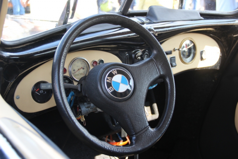 Саратовцам показали ретро-«Мерседесы», «Кадиллаки» и «полуторку»