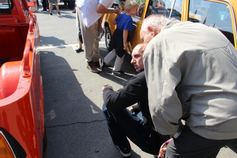 Саратовцам показали ретро-«Мерседесы», «Кадиллаки» и «полуторку»