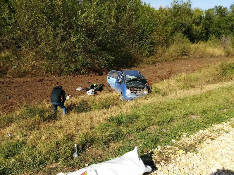 Четыре человека пострадали в перевернувшихся «Фольксвагене» и «Дэу»