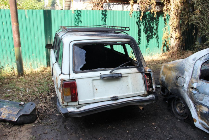 Саратовцы уверены в поджоге трех автомобилей во дворе дома