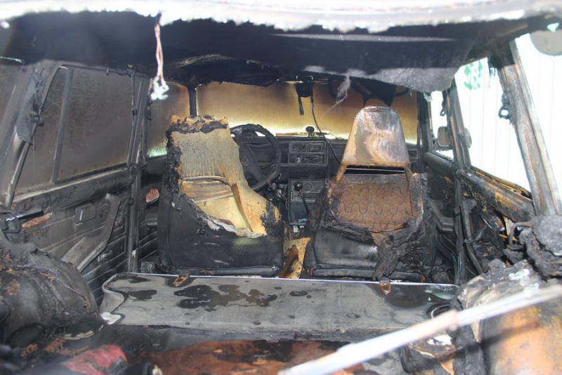 Саратовцы уверены в поджоге трех автомобилей во дворе дома