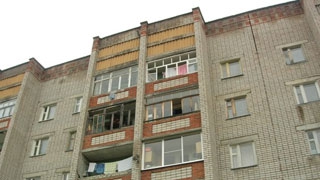 19-летняя девушка скончалась после падения с 6-го этажа 19-летняя девушка скончалась после падения с 6-го этажа