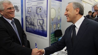 Губернатор осмотрел местную продукцию оборонно-промышленного комплекса Губернатор осмотрел местную продукцию оборонно-промышленного комплекса