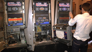 В подпольном игорном клубе обнаружили 15 автоматов