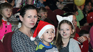 Саратовские добровольцы организовали новогодний концерт детям украинских беженцев