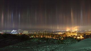Саратовцы наблюдали световые столбы над городом Саратовцы наблюдали световые столбы над городом