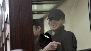 Обвиняемые по делу об убийстве Маржанова кривляются перед камерами