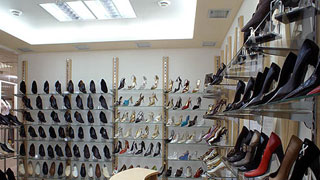 Магазин взыскал убытки за испорченную горячей водой обувь Магазин взыскал убытки за испорченную горячей водой обувь