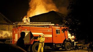 На Симбирской сгорели кровли трех домов. Пострадали 4 человека