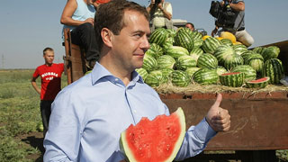 Дмитрий Медведев не стал пробовать саратовский арбуз