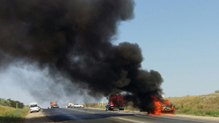 В Саратове у автоледи загорелась иномарка В Саратове у автоледи загорелась иномарка