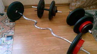 Житель Вольска обнаружил пропажу штанг и гантелей Житель Вольска обнаружил пропажу штанг и гантелей