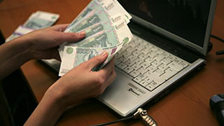 21-летняя продавец женской одежды задержана за интернет-мошенничество 21-летняя продавец женской одежды задержана за интернет-мошенничество