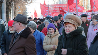 На Театральной площади прошел массовый митинг в честь 7 ноября