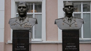 На Аллее Мужества открыли два бюста погибшим милиционерам На Аллее Мужества открыли два бюста погибшим милиционерам