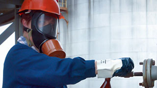 В Саратовской области почти 100 тысяч человек трудятся на опасных производствах В Саратовской области почти 100 тысяч человек трудятся на опасных производствах