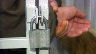 За изнасилования девочки осудили ее старшего брата и друга-педофила За изнасилования девочки осудили ее старшего брата и друга-педофила