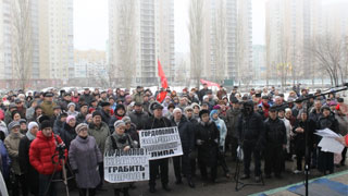 Сотни саратовцев пришли на митинг против АТСЖ Ленинского района