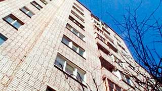 В Балакове 34-летняя женщина погибла при падении с 9-го этажа