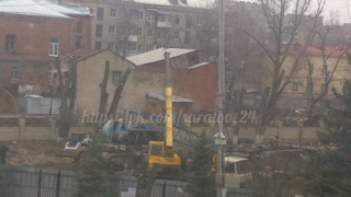Очевидец: В центре Саратова упал строительный кран