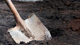 В Ершовском районе мужчина закопал свою дочь в сарае