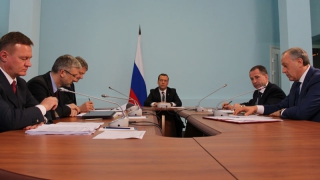 Медведев обещал помочь с ремонтом саратовских дорог