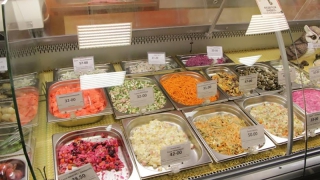 «Палитру вкусов» оштрафовали за грубые нарушения при готовке салатов