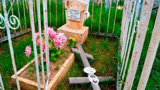 В результате погрома на кладбище в Марксе пострадали 36 захоронений