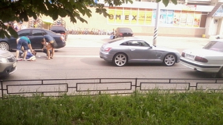 Очевидцы: «Крайслер» на высокой скорости сбил парня на «зебре» Очевидцы: «Крайслер» на высокой скорости сбил парня на «зебре»