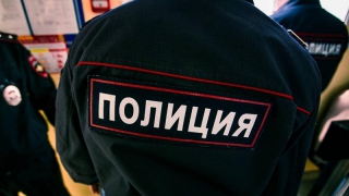 Шатавшаяся женщина в грязной одежде «унизила» полицейского Шатавшаяся женщина в грязной одежде «унизила» полицейского