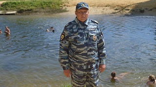 Кинолог вытащил тонувших мужчину и ребенка Кинолог вытащил тонувших мужчину и ребенка