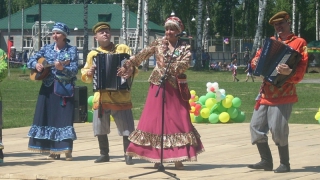 В Марксе депутат организовал праздник для детей В Марксе депутат организовал праздник для детей