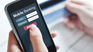 Житель Энгельса с помощью найденного телефона похитил 8 тысяч рублей Житель Энгельса с помощью найденного телефона похитил 8 тысяч рублей