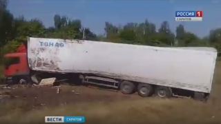 В Саратовской области перевернулась фура с пивом В Саратовской области перевернулась фура с пивом