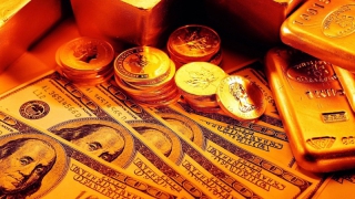 У 80-летней старушки пропали 3 тысячи долларов и золотые монеты