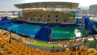 Перед финалом с участием Ильи Захарова в олимпийском бассейне позеленела вода
