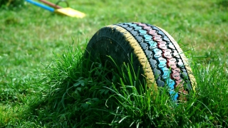 Сараев потребовал убрать покрышки с детских площадок Сараев потребовал убрать покрышки с детских площадок