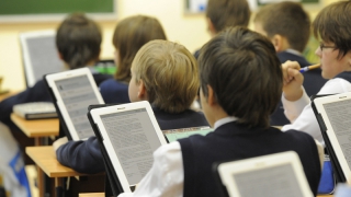 Саратовские родители опасаются расходов на электронные учебники Саратовские родители опасаются расходов на электронные учебники