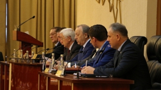 Нелегальные перевозчики на Привокзальной. Радаев надеется на помощь прокурора Нелегальные перевозчики на Привокзальной. Радаев надеется на помощь прокурора