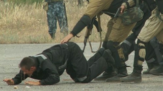 Трое тюремщиков осуждены за насилие над зэком Трое тюремщиков осуждены за насилие над зэком