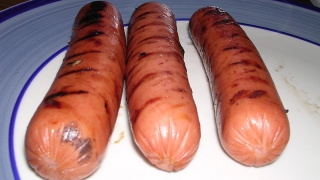 Покупателя задержали за хищение консервов и сосисок Покупателя задержали за хищение консервов и сосисок