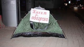 В Саратове установили палатку для ожидающих автобусы горожан